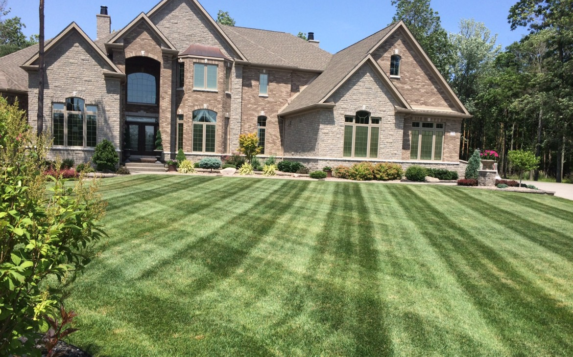 Residential-grass-cutting-service-by-Warrens-Lawn-Maintenance
