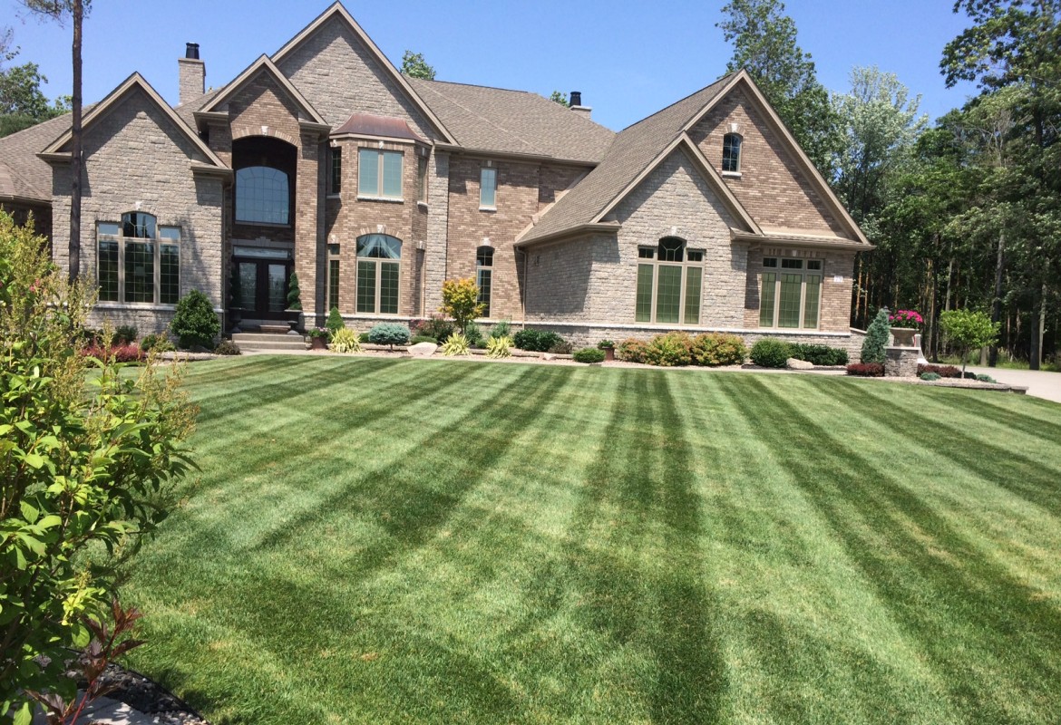Residential-grass-cutting-service-by-Warrens-Lawn-Maintenance